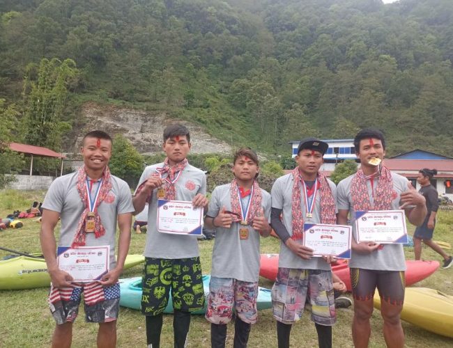 प्रदेशस्तरिय खुल्ला कायाकिङ प्रतियोगिता डम्बरले जिते स्वर्ण